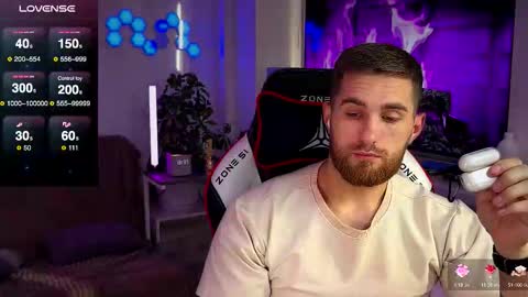 Snapshot of kochka25 chatting on 11-23-25, 10:37 Sweet boy online show from 11-23-25, 10:37