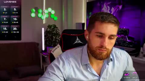 Snapshot of kochka25 chatting on 11-28-25, 11:02 Sweet boy online show from 11-28-25, 11:02