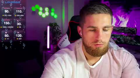 Snapshot of kochka25 chatting on 12-16-25, 06:02 Sweet boy online show from 12-16-25, 06:02