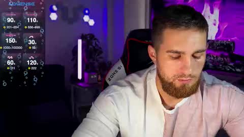 Snapshot of kochka25 chatting on 12-17-25, 12:33 Sweet boy online show from 12-17-25, 12:33