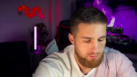 Snapshot of kochka25 chatting on 12-18-25, 03:18 Sweet boy online show from 12-18-25, 03:18