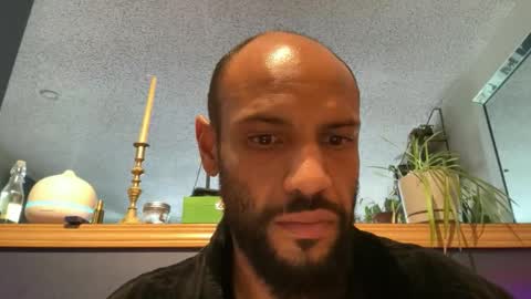 Snapshot of kofigardner chatting on 12-01-25, 06:24 A Dick Ting online show from 12-01-25, 06:24