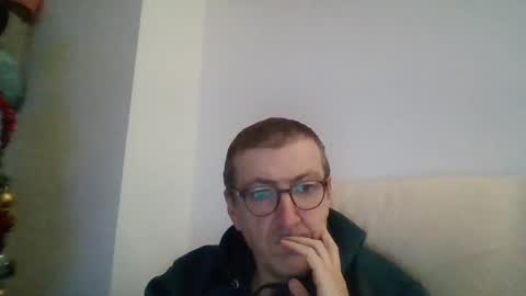 Snapshot of kolesie7 chatting on 12-14-24, 07:57 JUAN CARLOS online show from 12-14-24, 07:57