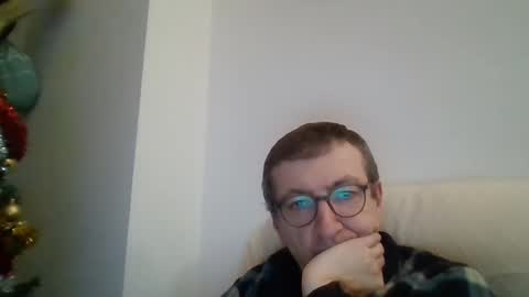 Snapshot of kolesie7 chatting on 01-03-25, 09:47 JUAN CARLOS online show from 01-03-25, 09:47