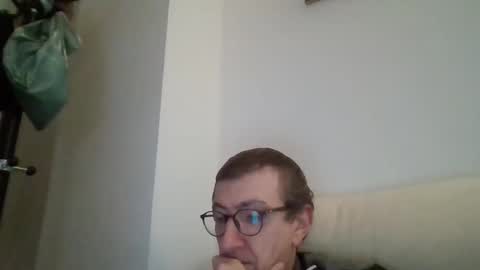 Snapshot of kolesie7 chatting on 10-13-25, 08:42 JUAN CARLOS online show from 10-13-25, 08:42