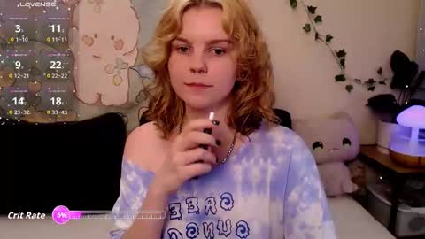 Snapshot of komorebbi chatting on 05-08-26, 10:48 Marta online show from 05-08-26, 10:48