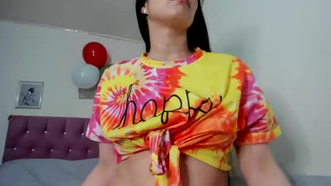 Snapshot of konie_hot chatting on 01-06-25, 02:04 konie Diaz online show from 01-06-25, 02:04