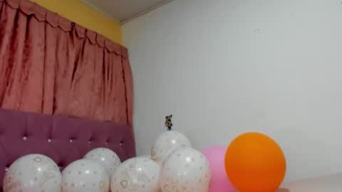 Snapshot of konie_hot chatting on 11-15-25, 10:15 konie Diaz online show from 11-15-25, 10:15