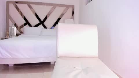 Snapshot of koralcruz chatting on 10-23-25, 05:01 Koral Cuz online show from 10-23-25, 05:01