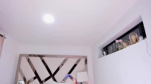 Snapshot of koralcruz chatting on 10-25-25, 04:02 Koral Cuz online show from 10-25-25, 04:02