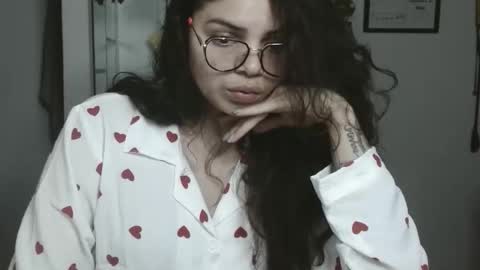 Karoll online show from 10-18-25, 01:08