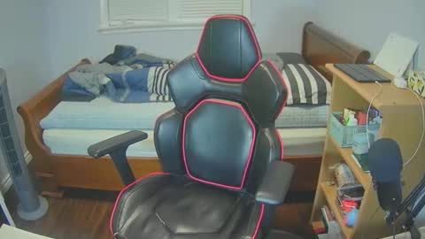 Snapshot of koreanboy171 chatting on 11-11-25, 01:27 Jay online show from 11-11-25, 01:27