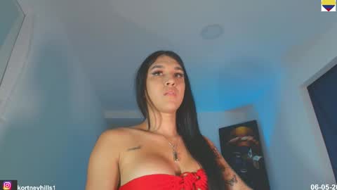 Snapshot of kortneyhills chatting on 05-07-26, 01:22 Kortneyhills - Aries online show from 05-07-26, 01:22