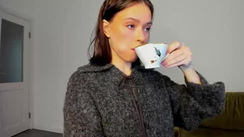 Snapshot of kossie_ chatting on 11-06-25, 08:32 kossie_ online show from 11-06-25, 08:32