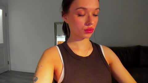 Snapshot of kossie_ chatting on 11-23-25, 08:30 kossie_ online show from 11-23-25, 08:30