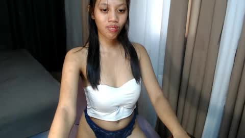 Snapshot of kourtneyluv_ chatting on 01-17-25, 05:00 kourtneyluv online show from 01-17-25, 05:00