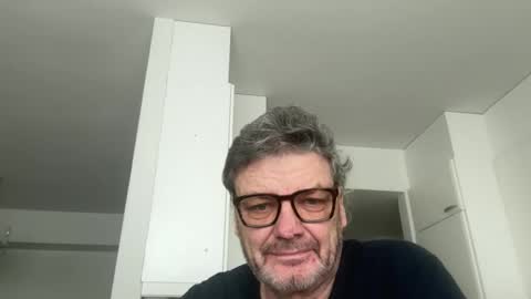 kovapoika online show from 10-18-25, 12:28