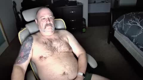 Snapshot of kowjam chatting on 12-18-25, 06:30 CanLoad online show from 12-18-25, 06:30