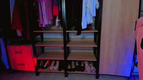 Khloe online show from 12-22-25, 12:51