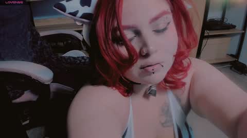 Snapshot of kpayton99 chatting on 05-18-26, 04:07 Khloe online show from 05-18-26, 04:07