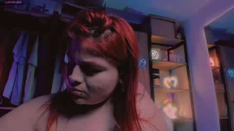 Snapshot of kpayton99 chatting on 06-08-26, 02:12 Khloe online show from 06-08-26, 02:12
