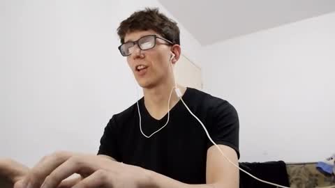 Snapshot of kpo10 chatting on 12-30-24, 10:01 Facu online show from 12-30-24, 10:01