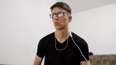 Snapshot of kpo10 chatting on 01-11-25, 12:29 Facu online show from 01-11-25, 12:29