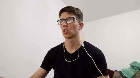 Snapshot of kpo10 chatting on 01-20-25, 01:39 Facu online show from 01-20-25, 01:39