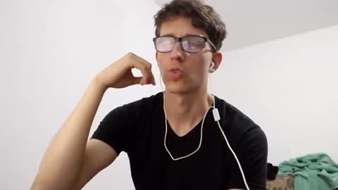 Snapshot of kpo10 chatting on 02-26-25, 07:31 Facu online show from 02-26-25, 07:31