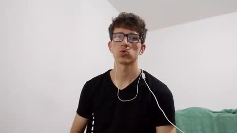 Snapshot of kpo10 chatting on 02-27-25, 01:17 Facu online show from 02-27-25, 01:17