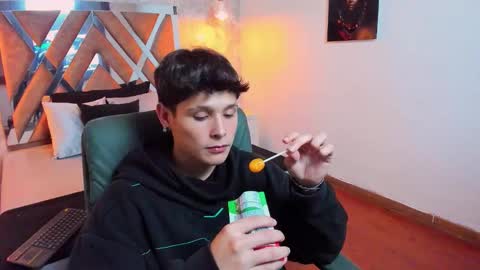 Snapshot of kraven_lust chatting on 09-11-25, 03:39 Kraven online show from 09-11-25, 03:39