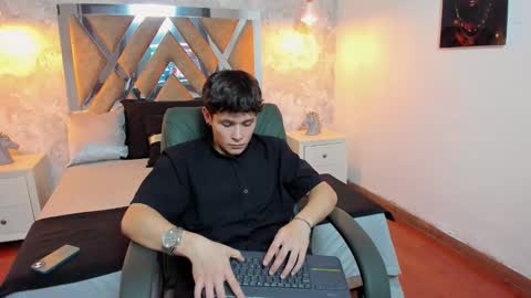 Snapshot of kraven_lust chatting on 09-23-25, 02:58 Kraven online show from 09-23-25, 02:58