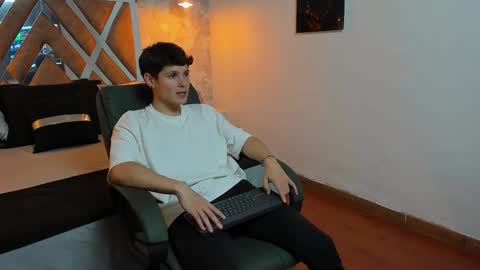 Snapshot of kraven_lust chatting on 09-26-25, 03:10 Kraven online show from 09-26-25, 03:10