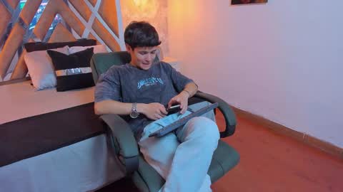 Snapshot of kraven_lust chatting on 09-30-25, 03:00 Kraven online show from 09-30-25, 03:00