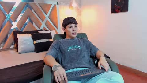 Snapshot of kraven_lust chatting on 10-04-25, 03:15 Kraven online show from 10-04-25, 03:15