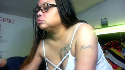 Snapshot of kremekatie chatting on 01-12-25, 04:18 Kremekatie online show from 01-12-25, 04:18