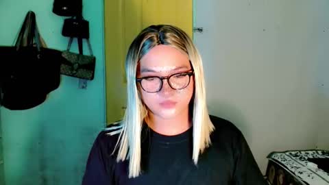 Snapshot of krezikeed chatting on 05-06-26, 02:40 krezikeed online show from 05-06-26, 02:40