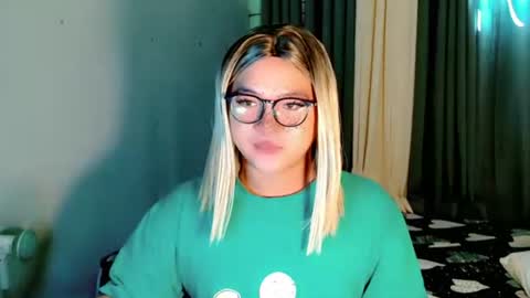 Snapshot of krezikeed chatting on 05-11-26, 01:33 krezikeed online show from 05-11-26, 01:33