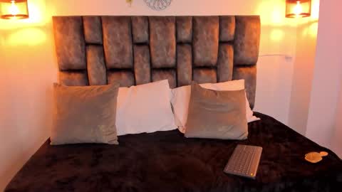 kris_kane1 online show from 12-04-25, 12:42