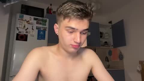 Snapshot of kris_robinson chatting on 09-12-25, 12:44 Kris online show from 09-12-25, 12:44