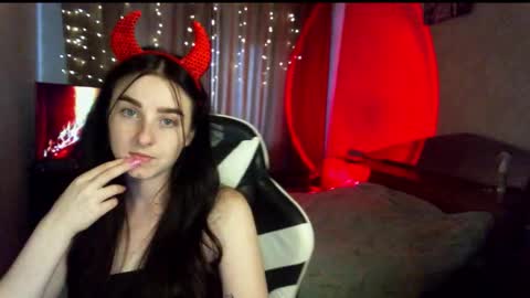 Snapshot of krisbadass chatting on 09-26-25, 02:21 Kris online show from 09-26-25, 02:21