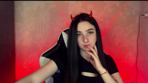 Snapshot of krisbadass chatting on 10-11-25, 09:30 Kris online show from 10-11-25, 09:30