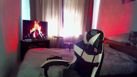 Snapshot of krisbadass chatting on 11-25-25, 09:20 Kris online show from 11-25-25, 09:20