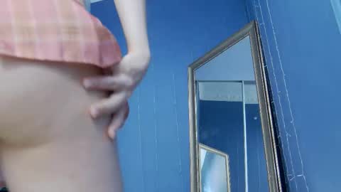 kriskras__ online show from 12-18-25, 05:24