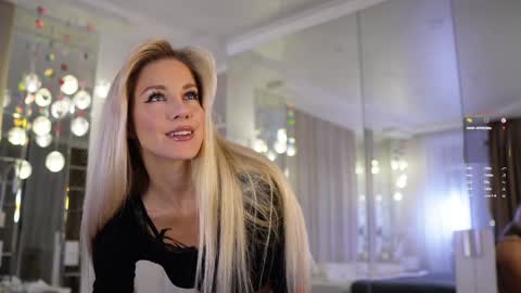 Kristina online show from 11-11-25, 01:33