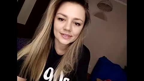 Snapshot of krisssexi chatting on 01-24-25, 07:39 KrissSexi online show from 01-24-25, 07:39