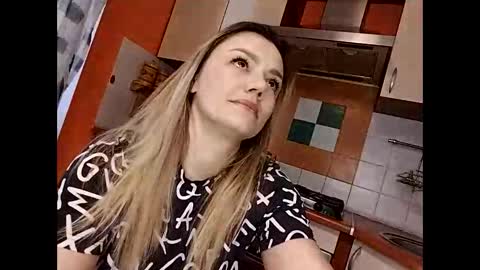 Snapshot of krisssexi chatting on 01-26-25, 07:10 KrissSexi online show from 01-26-25, 07:10