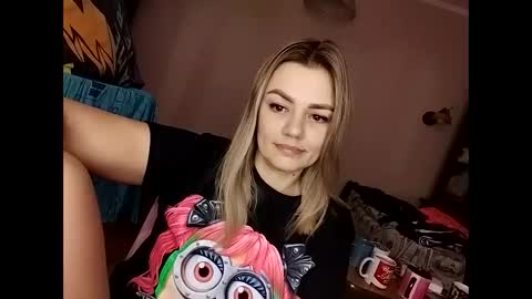 Snapshot of krisssexi chatting on 02-12-25, 11:40 KrissSexi online show from 02-12-25, 11:40