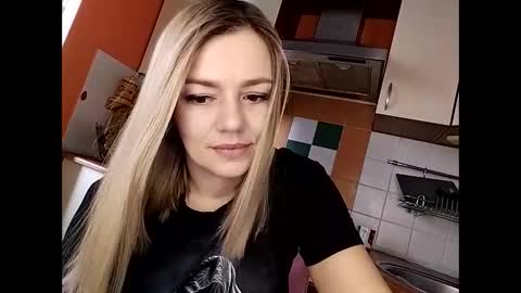 Snapshot of krisssexi chatting on 02-24-25, 05:22 KrissSexi online show from 02-24-25, 05:22