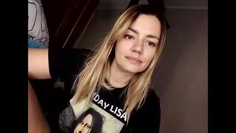 Snapshot of krisssexi chatting on 09-19-25, 07:03 KrissSexi online show from 09-19-25, 07:03